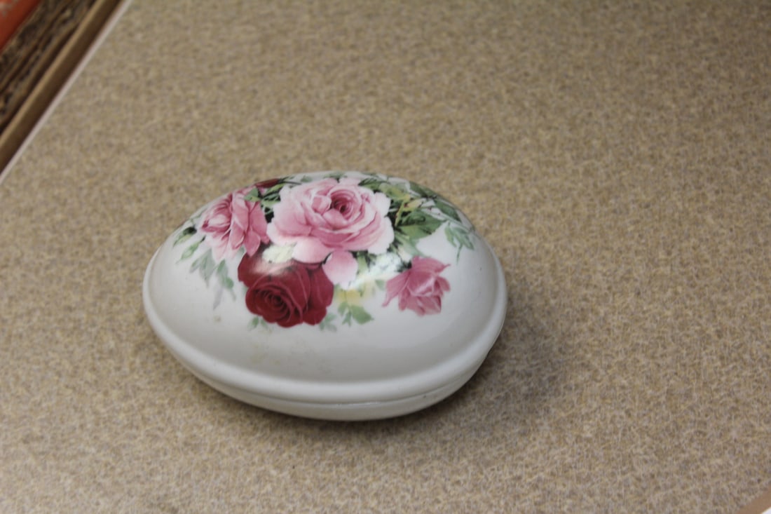 Baranyk Egg Form Ceramic Trinket Box: 4" in diameter