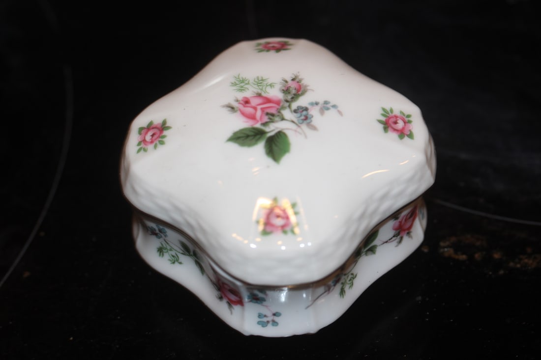 Floral Porcelain Trinket Music Box (1 of 6)