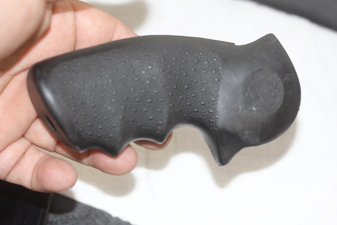 Rubber Pistol Grip: as shown