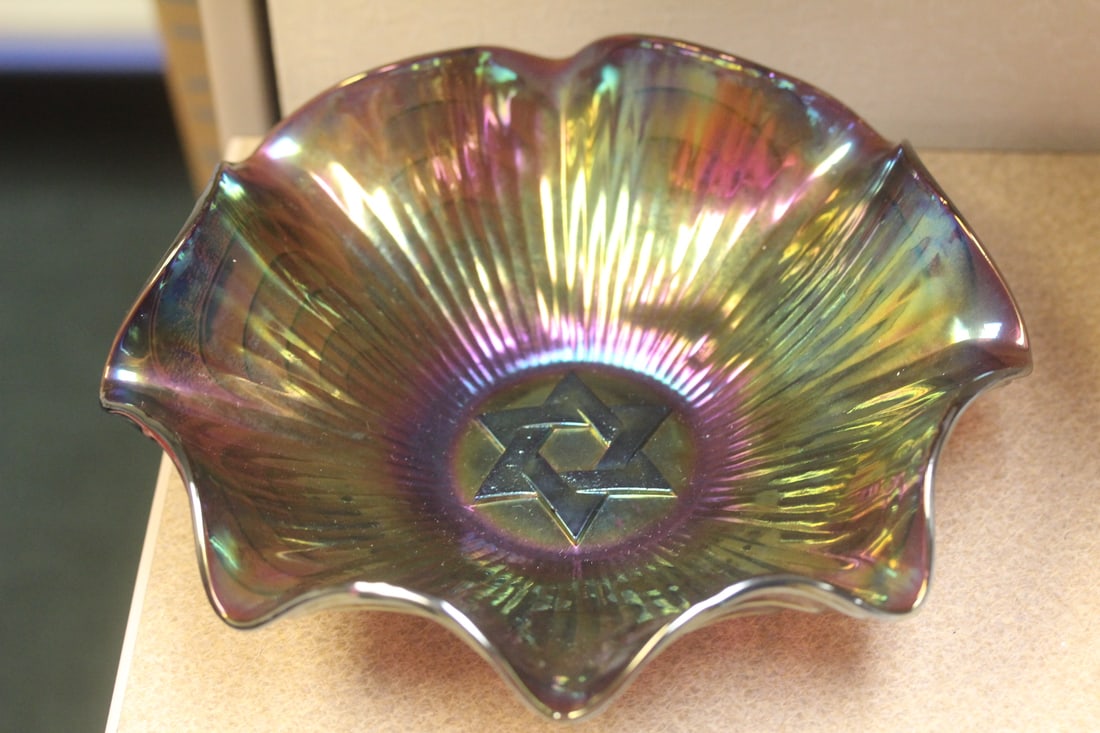 Carnival glass bowl: Most likely Northwood star, unmanced, 9" in diameter