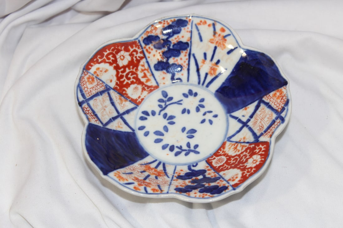 An Antique Japanese Imari Floral Shape Bowl (1 of 4)