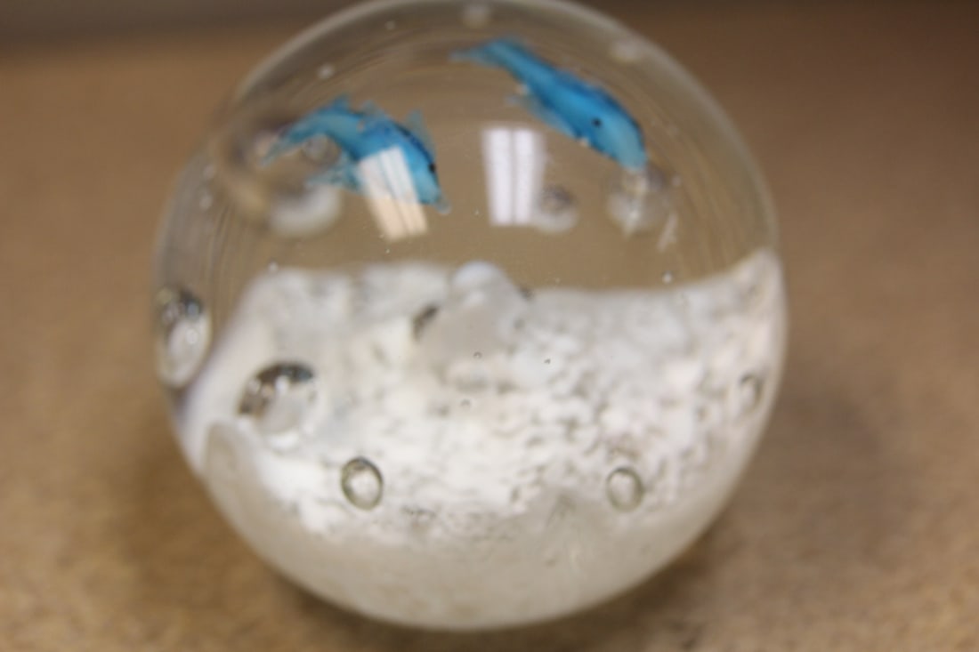 Artglass Paperweight: 3 1/4" tall