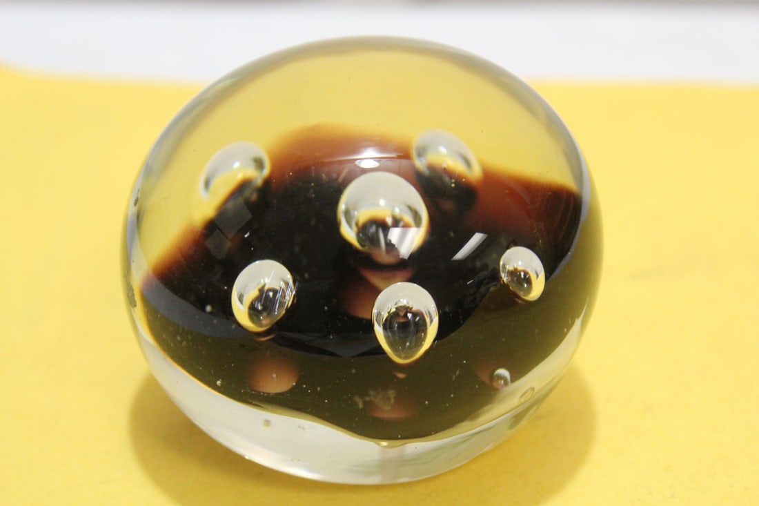 An Artglass Paperweight (1 of 6)