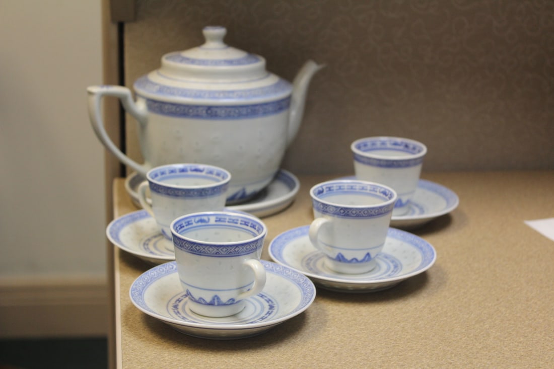 Chinese Teapot, Cup and Saucers (1 of 6)
