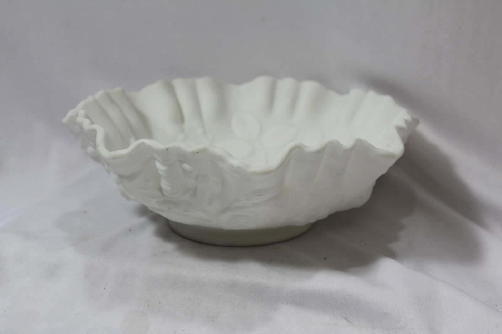 An Imperial Glass Bowl: 9" in diameter