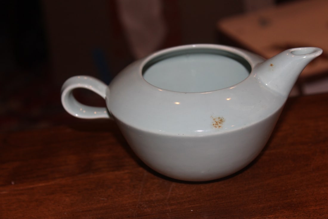 Homer Laughlin Jubilee Creamer: 7" across