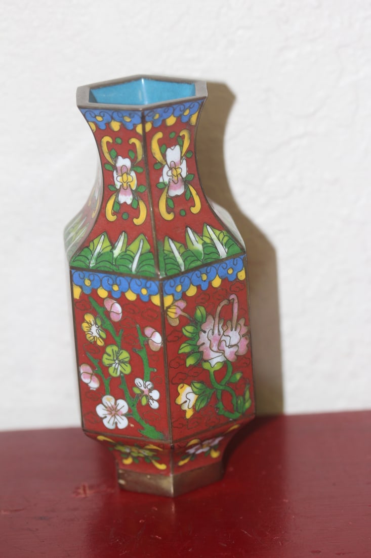Chinese Septagon Cloisonne Vase: well made - 5 3/8" tall
