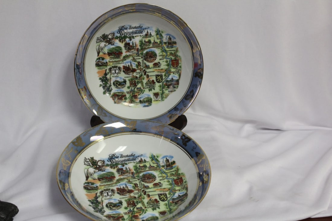 A Pair of German, Bavaria Bowl: 7 3/4" in diameter