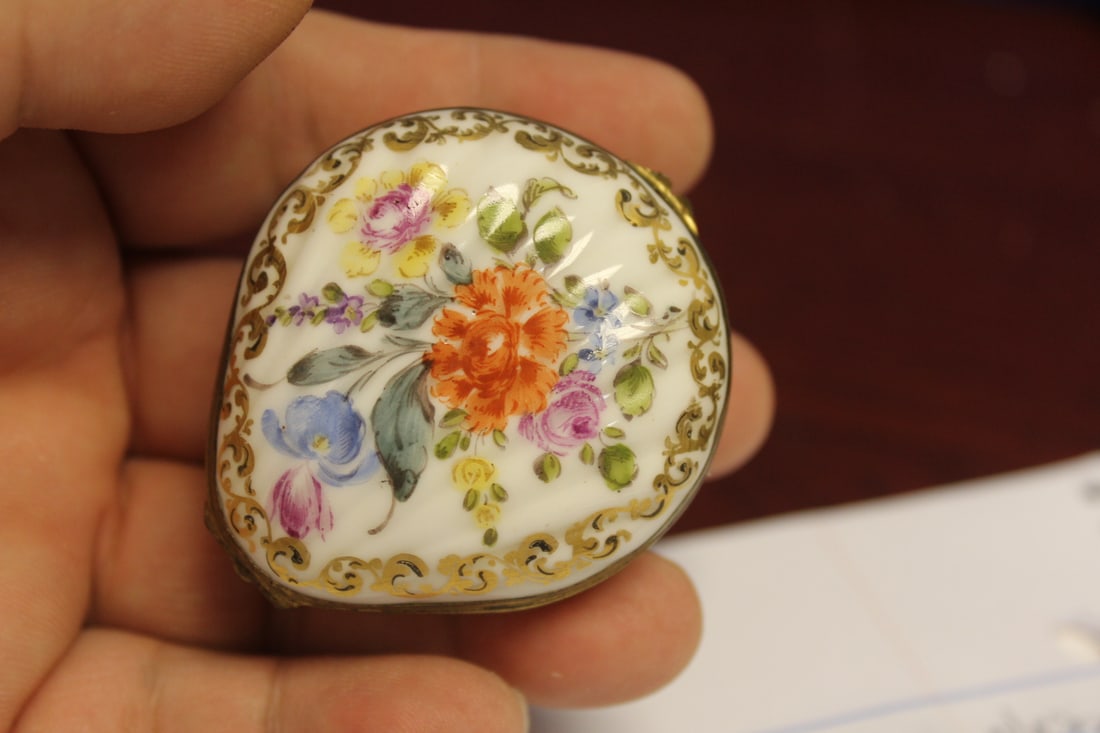 A (Possibly) Meissen Trinket Box: 2 1/4" across - beautifully done