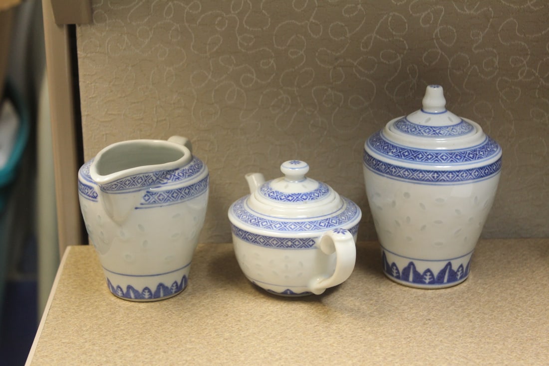 Set of 3 Chinese Creamer, Sugar and Tea Container: rice pattern - tallest=5 inches