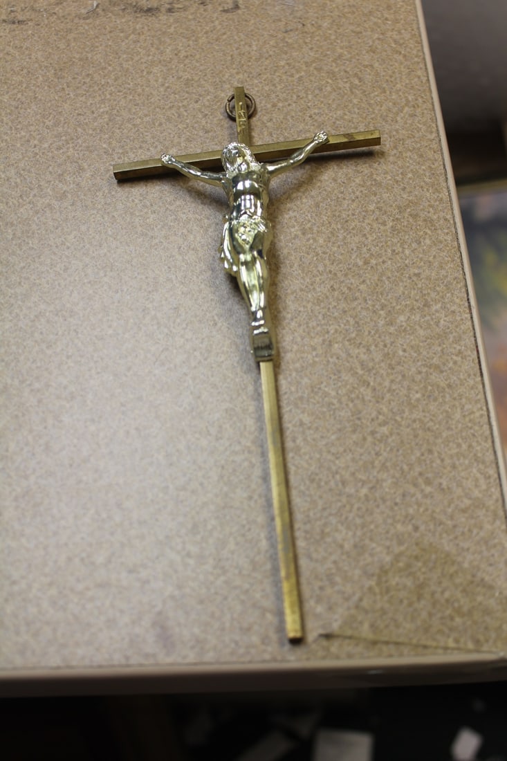 INRI Jesus on Cross Medal: 9 1/4" tall