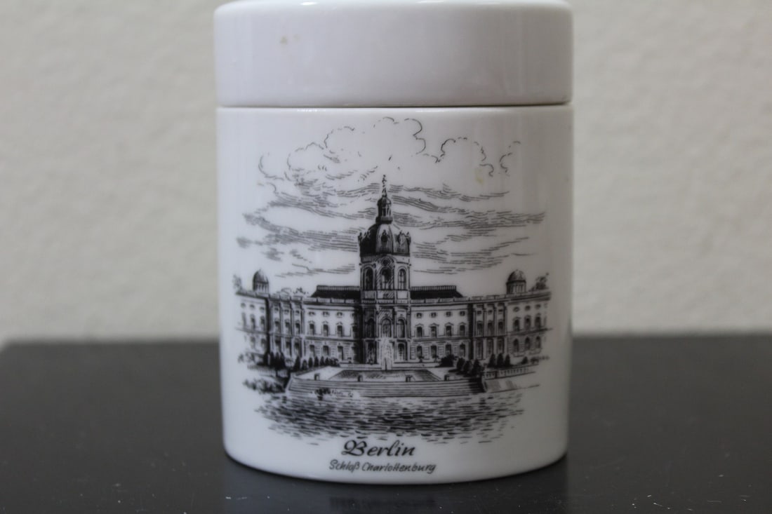 A Kaiser Oval Box: 4" tall