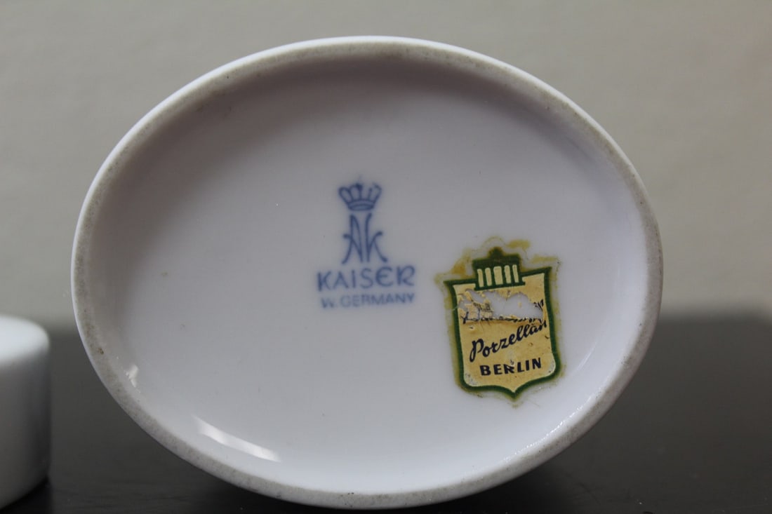 A Kaiser Oval Box - 4