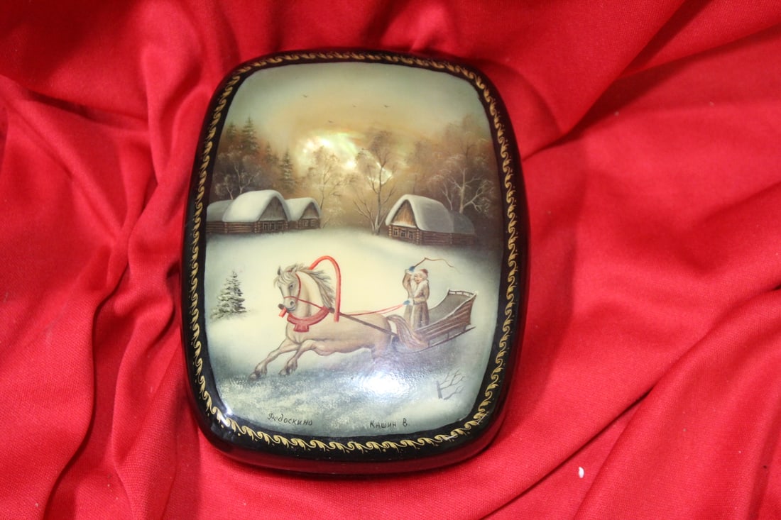 A Vintage Russian Lacquer Box (1 of 10)