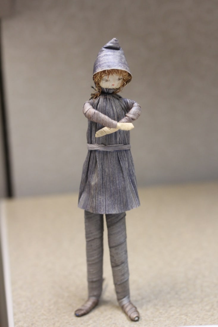Signed Straw Girl: 6 5/8" tall