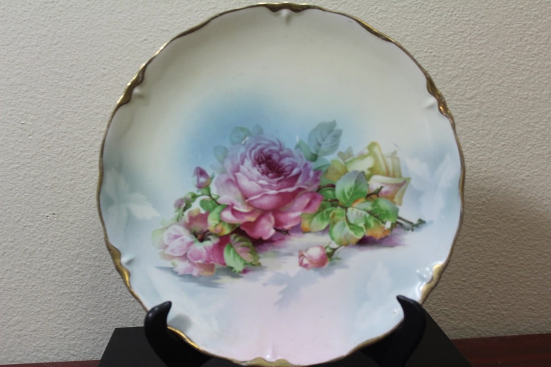 A Handpainted Rose Plate: 9 1/4" in diameter