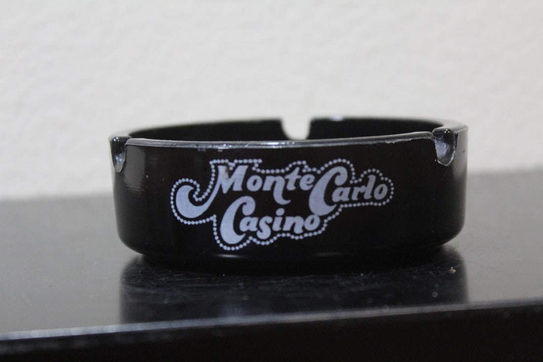 A Holiday Inn Glass Ashtray: 3 1/2" in diameter