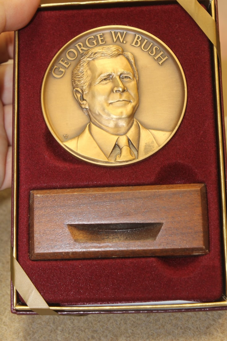 Geroge W. Bush Bronze Medal: with stand - 2 3/4" in diameter