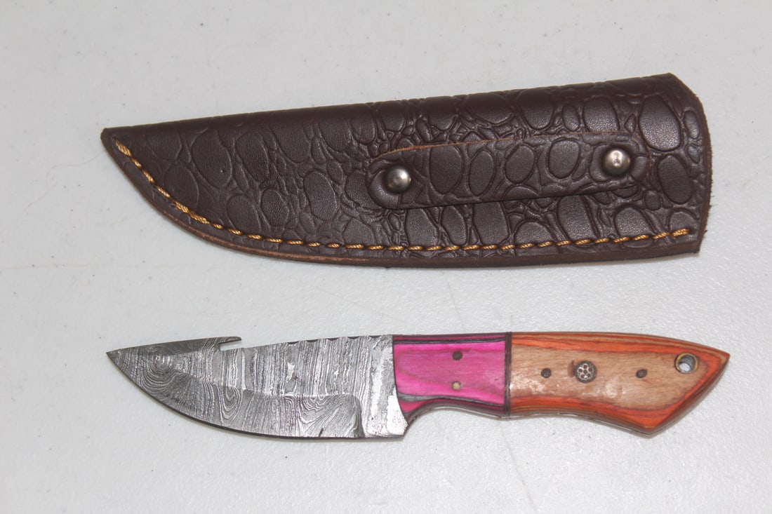 Damascus Steel Knife: 8 1/4" across - leather sheath