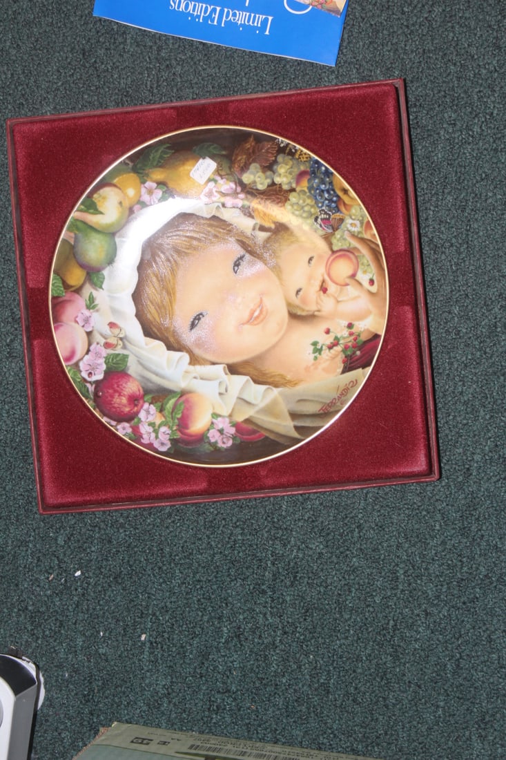 Mother and Child Collectors Plate: by Ferrandiz - 9 3/4" in diameter - boxed