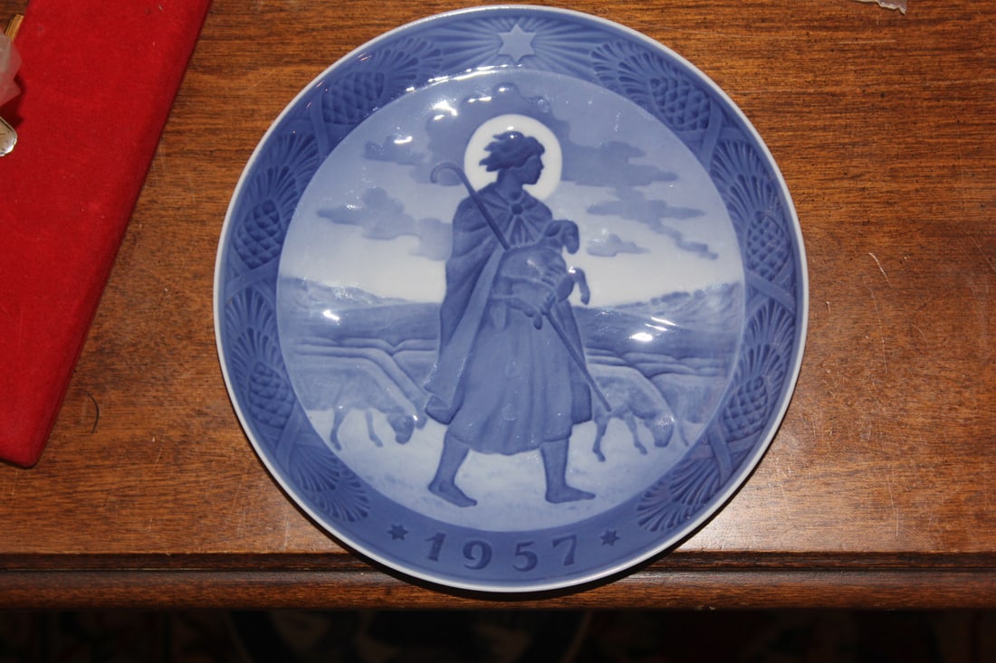 Royal Copenhagen Denmark 1957 Plate: 7 1/8" in diameter