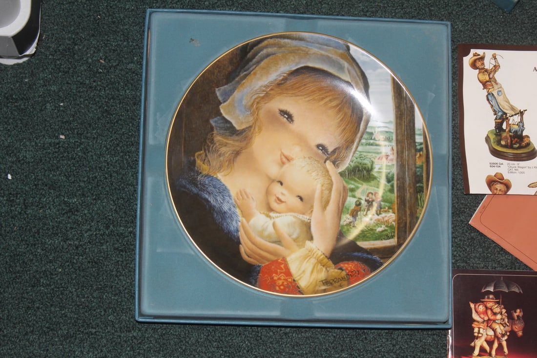 Mother and Child Collectors Plate: by Ferrandiz - 9 3/4" in diameter - boxed
