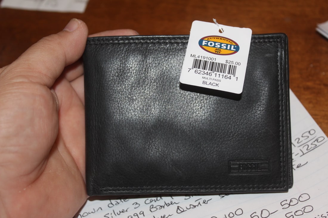 Fossil Leather Wallet: appeared to be never used