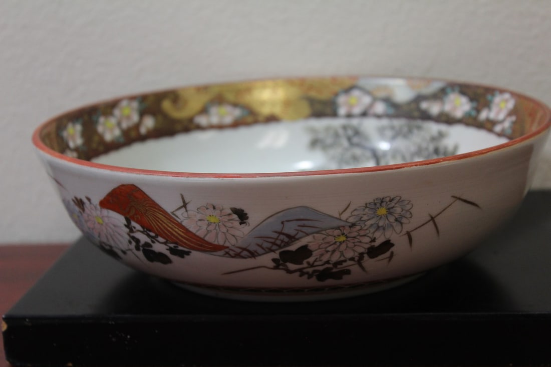 A Signed Rare Kutani Samurai Bowl: 9 3/4" in diameter