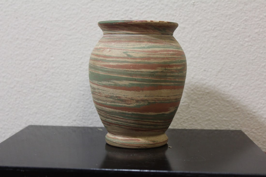 An Art Pottery (1 of 6)