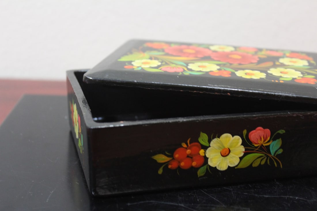 A Russian Lacquer Box - 5