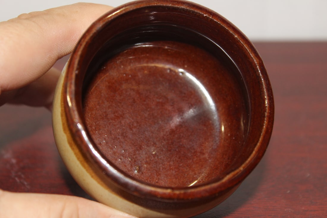A Small Pottery Container - 4