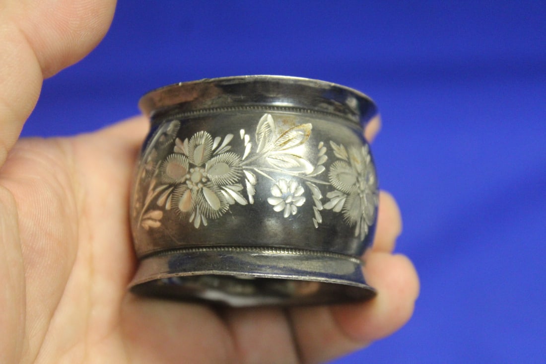 A Silverplated Single Napkin Ring - 2