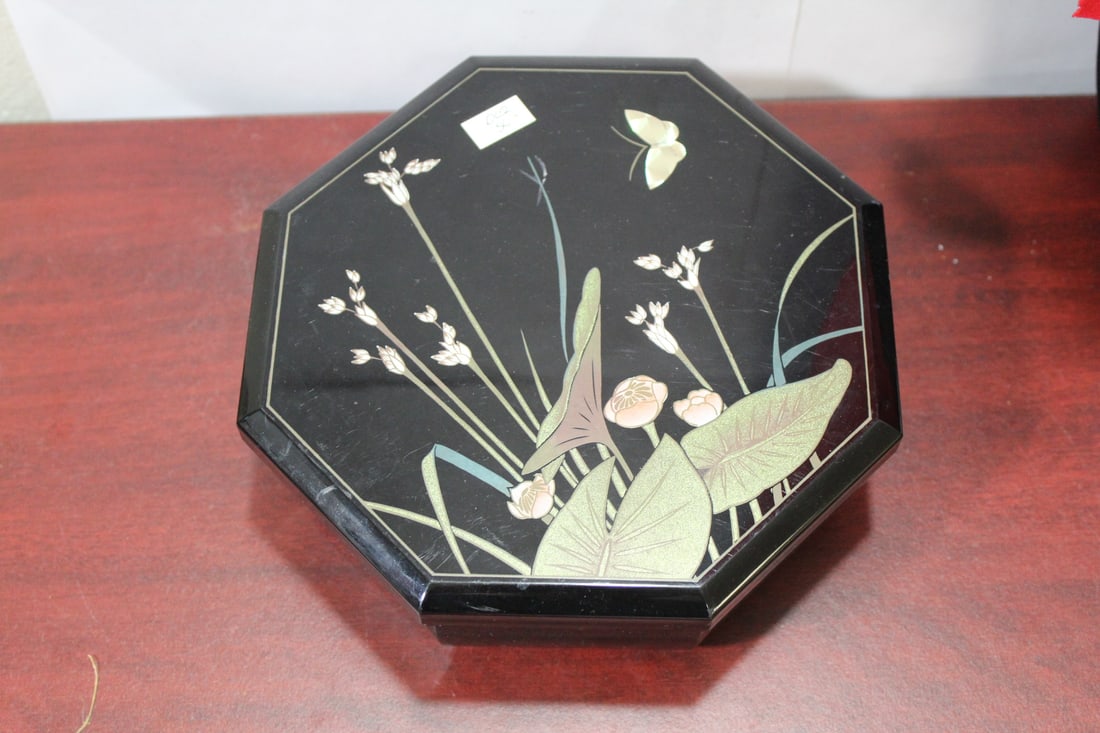 An Oriental Lacquer Music Box (1 of 7)