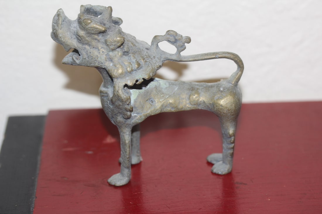 Vintage Brass/Bronze Lion: oriental - 4 5/8" across