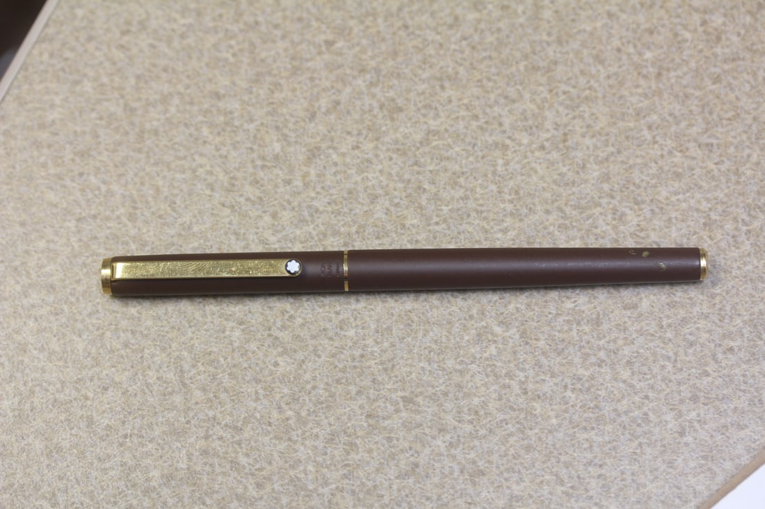 Mont Blanc Fountain Pen (1 of 6)