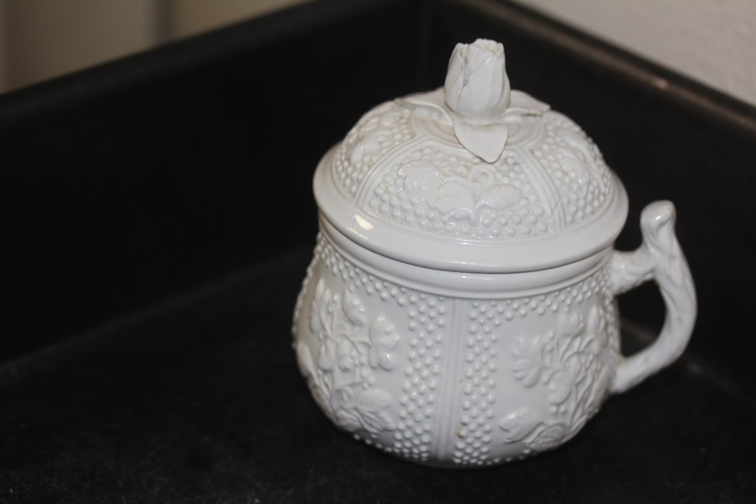 Italian Mottahedeh Design Container: made in Italy - 3 5/8" tall