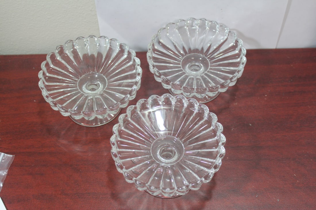 Set of 3 Heisey Crystolite Stem Glass Bowls: 5 1/2" in diameter