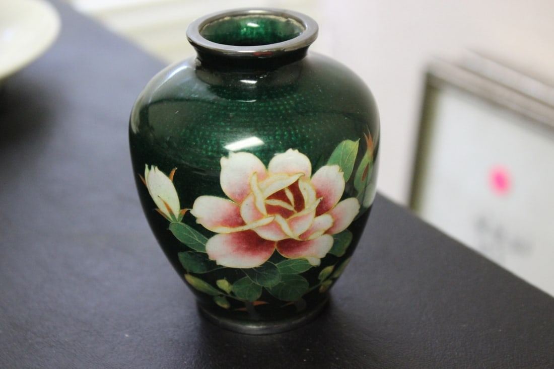 A Sterling Japanese Silverwire Vase: Ginbavi Cloisonne - Early to mid 20th century - a very beautiful small vase - 4" tall - great enamel