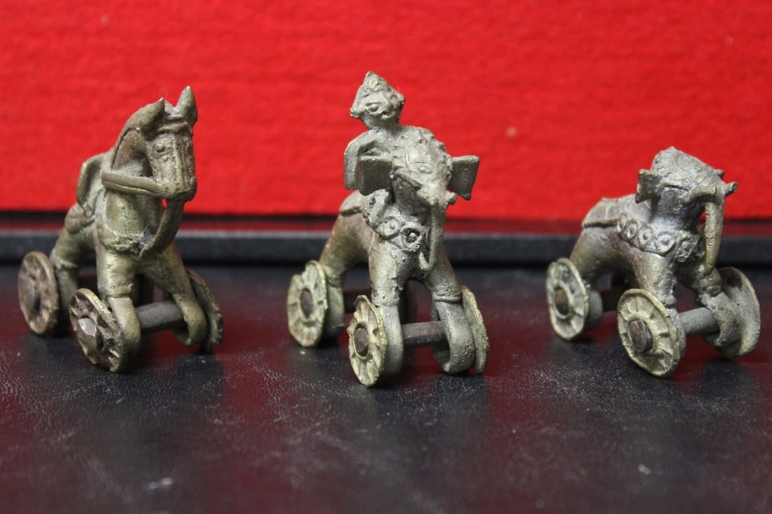 Lot of 3 Metal Animals on Wheels: tallest= 2 1/2"