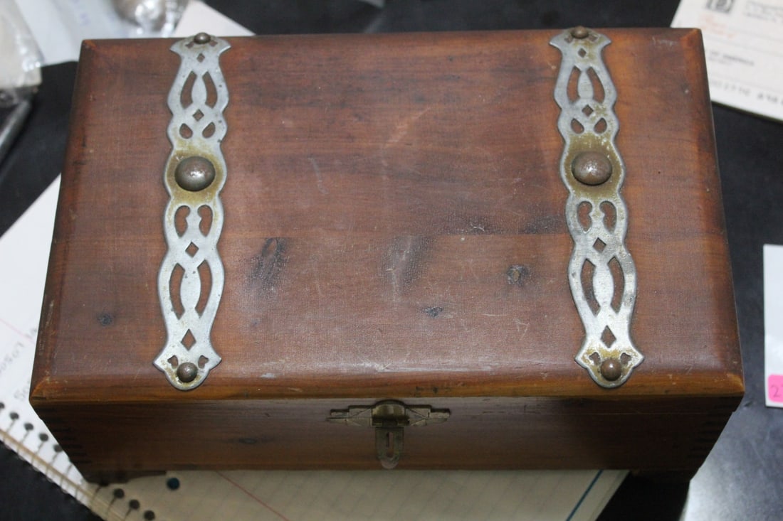 Vintage Cedar Box: 9 1/4" across