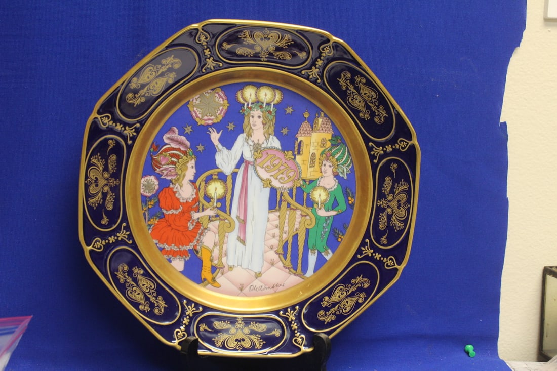 Hotschenreuther Ole Winther Christmas Plate - 1979: Santa Luci - wall hanger - 12 inches in diameter