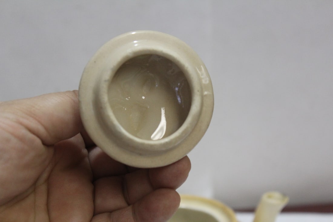 A Small Ceramic Teapot - 6