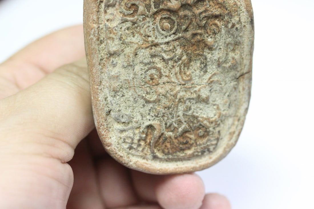 A Possible Precolumbian Article - 4