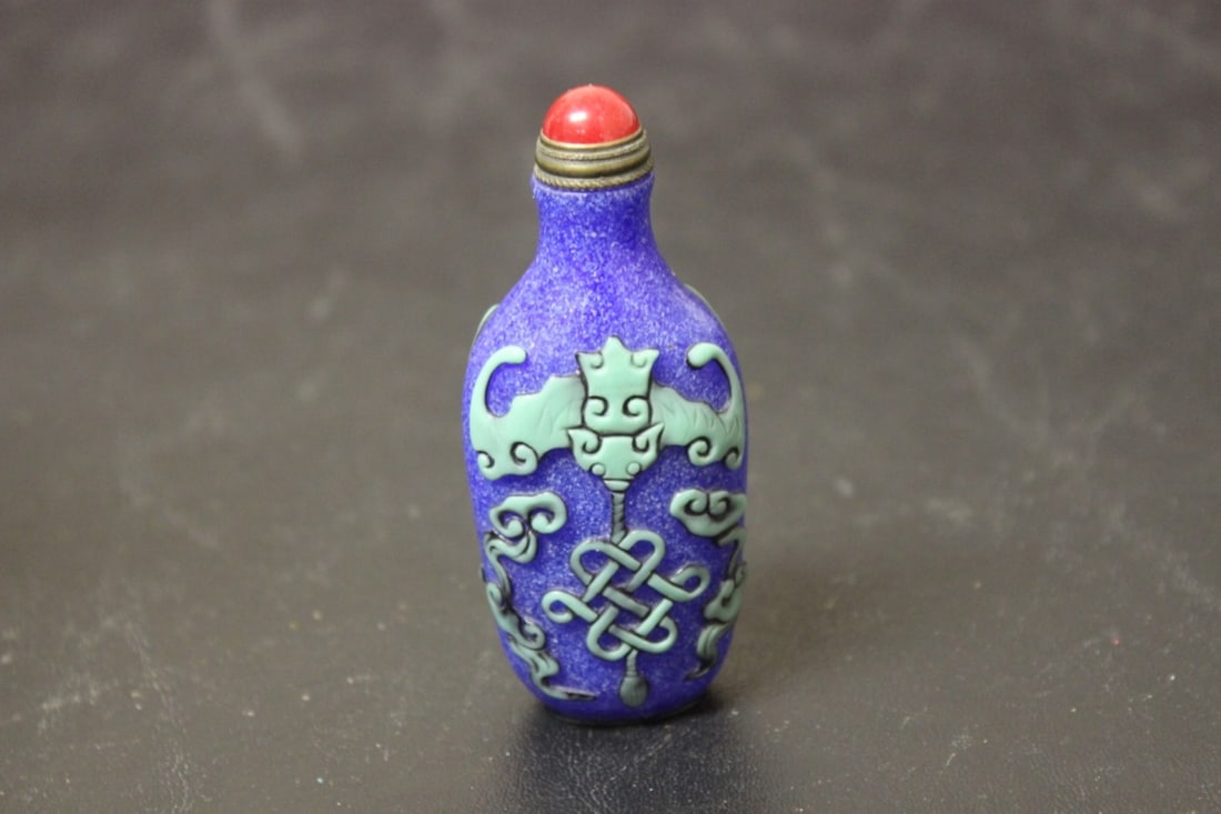 A Chinese Peking Glass Overlay Snuff Bottle: 3 1/2" tall