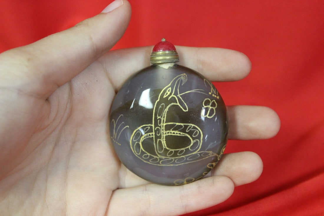 A Snuff Bottle: most likely agate - 2 1/2" long