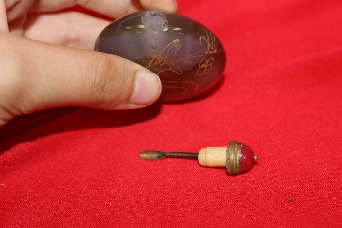 A Snuff Bottle - 4