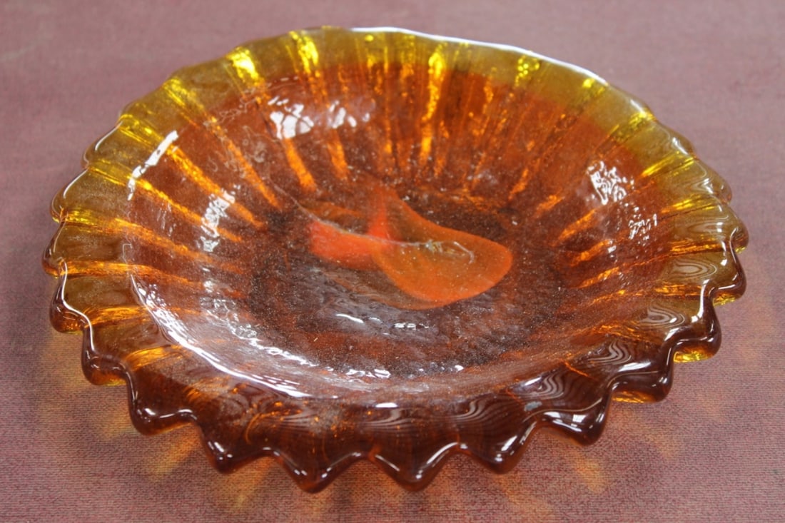 A Heavy Art Glass Plate: 10 1/2" in diameter
