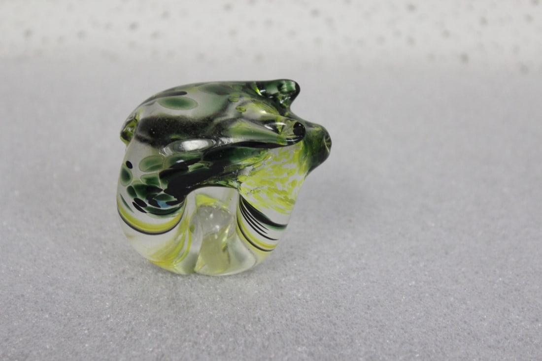A Gozo Glass Pig: Signed - 2 1/4" long