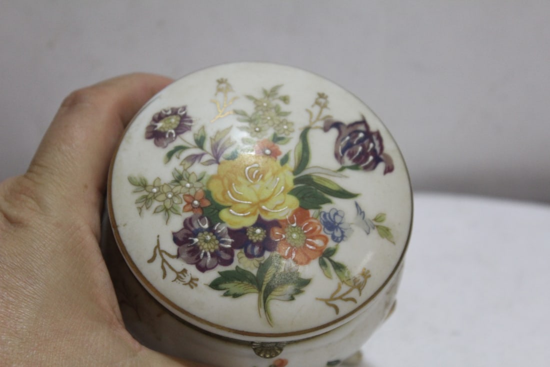 A 3-Footed Ceramic Box - 2