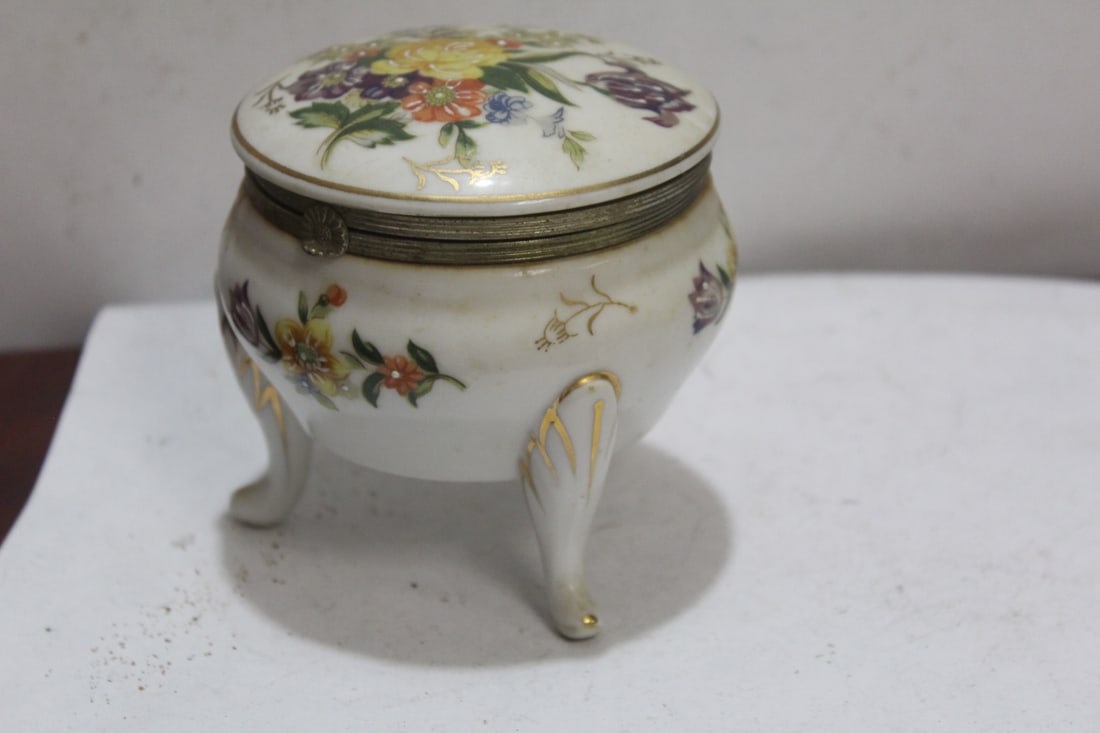 A 3-Footed Ceramic Box - 3